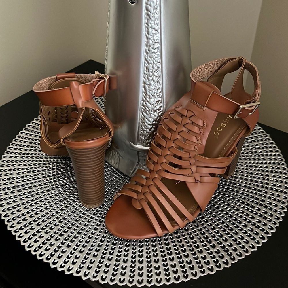 BAMBOO SANDALS Size 8.5 only worn once for photo shoot